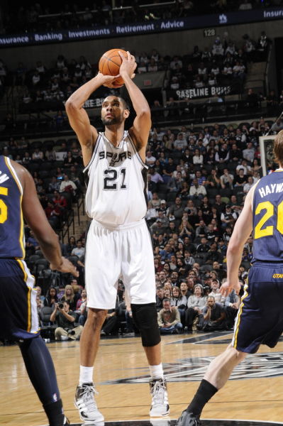 英媒：为抵抗巴萨的兴趣，拜仁将为凯恩提供一份打破限制政策的合同（英媒：为应对巴萨挖角，拜仁计划向凯恩递上破例合约）