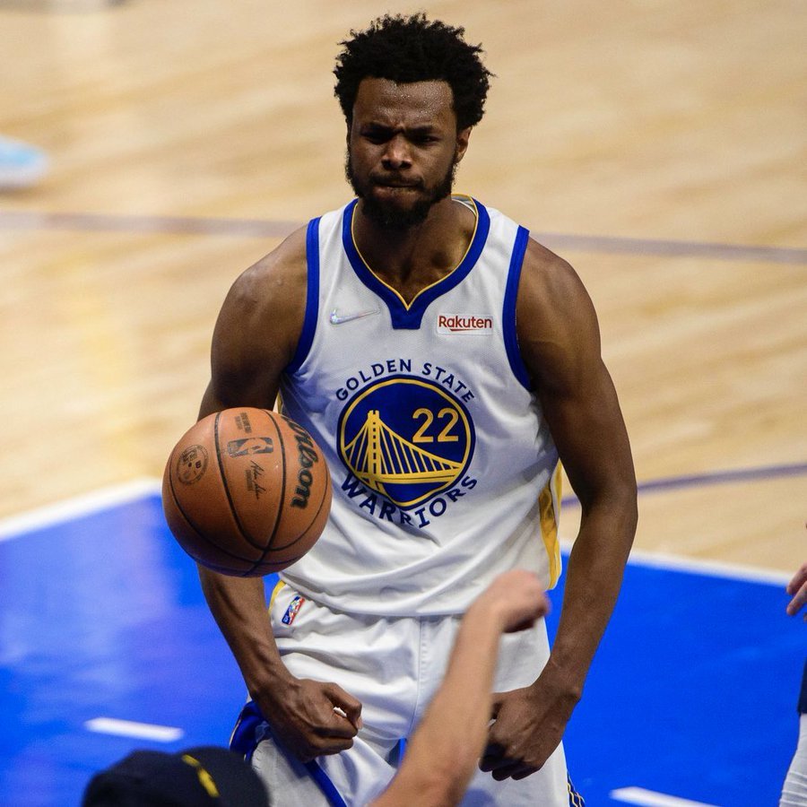 拳击：拳台之上的勇气与坚守（擂台之上：拳击的勇气与坚持）