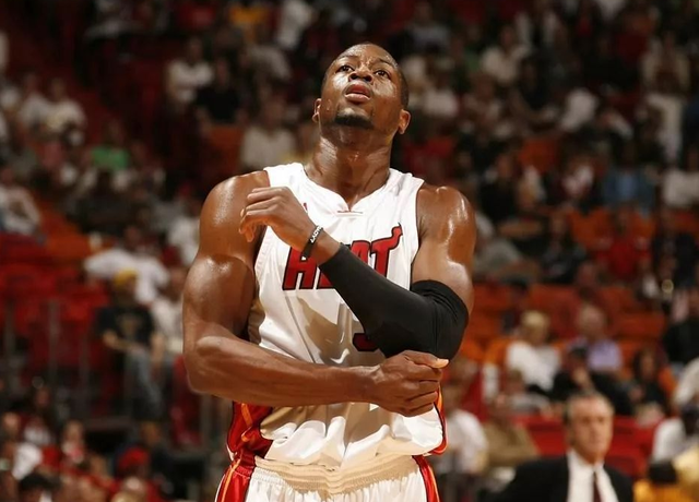 自2024年10月以来，迈尼昂首次在俱乐部赛事扑出点球（迈尼昂在俱乐部赛场完成自2024年10月以来的首次扑点）