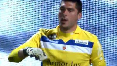 欧文突破防守送出制胜助攻