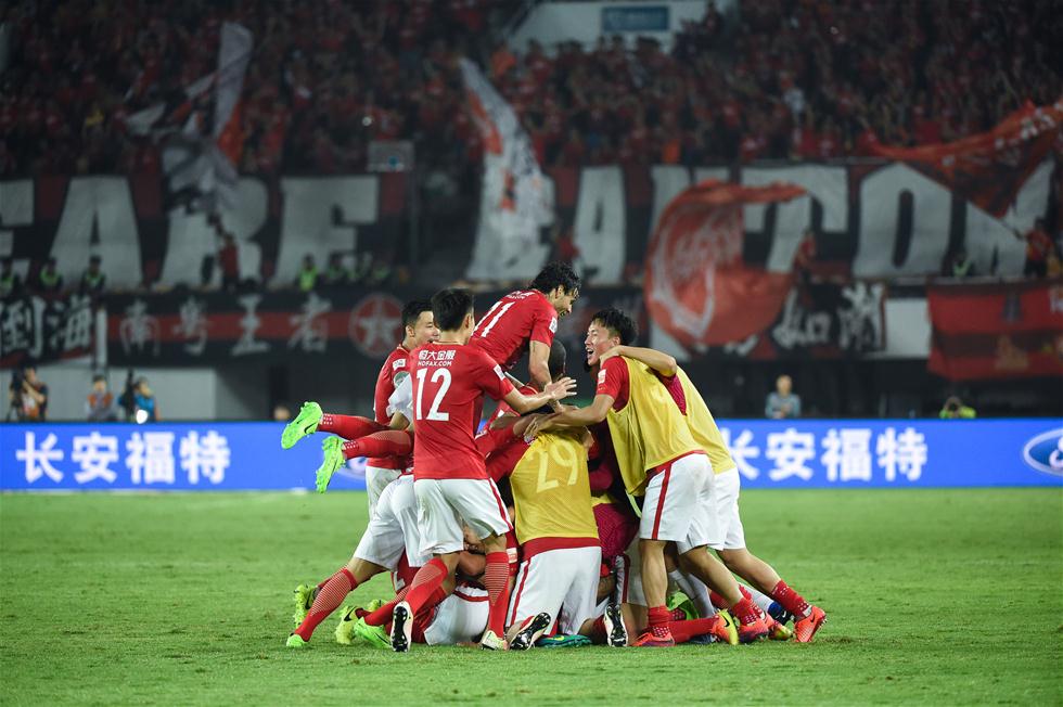 斯拉维亚主帅：我们让阿森纳踢得很艰难，但球队犯了致命失误