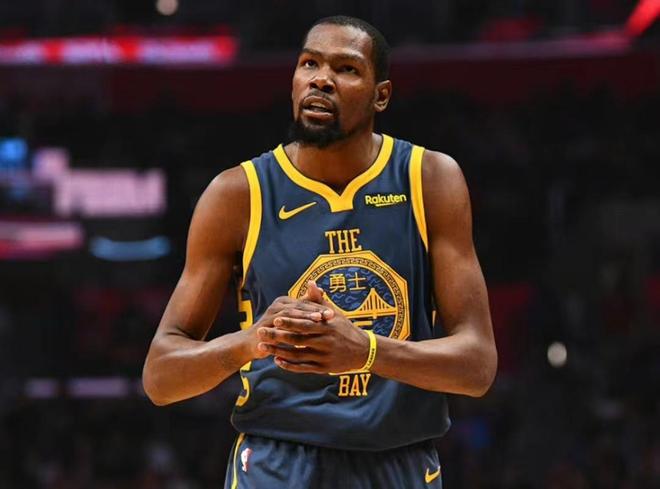 跟队：米兰不太可能在一月运作莱万，但他是夏窗的理想人选（队记：米兰冬窗引进莱万希望渺茫，夏窗仍视其为理想目标）